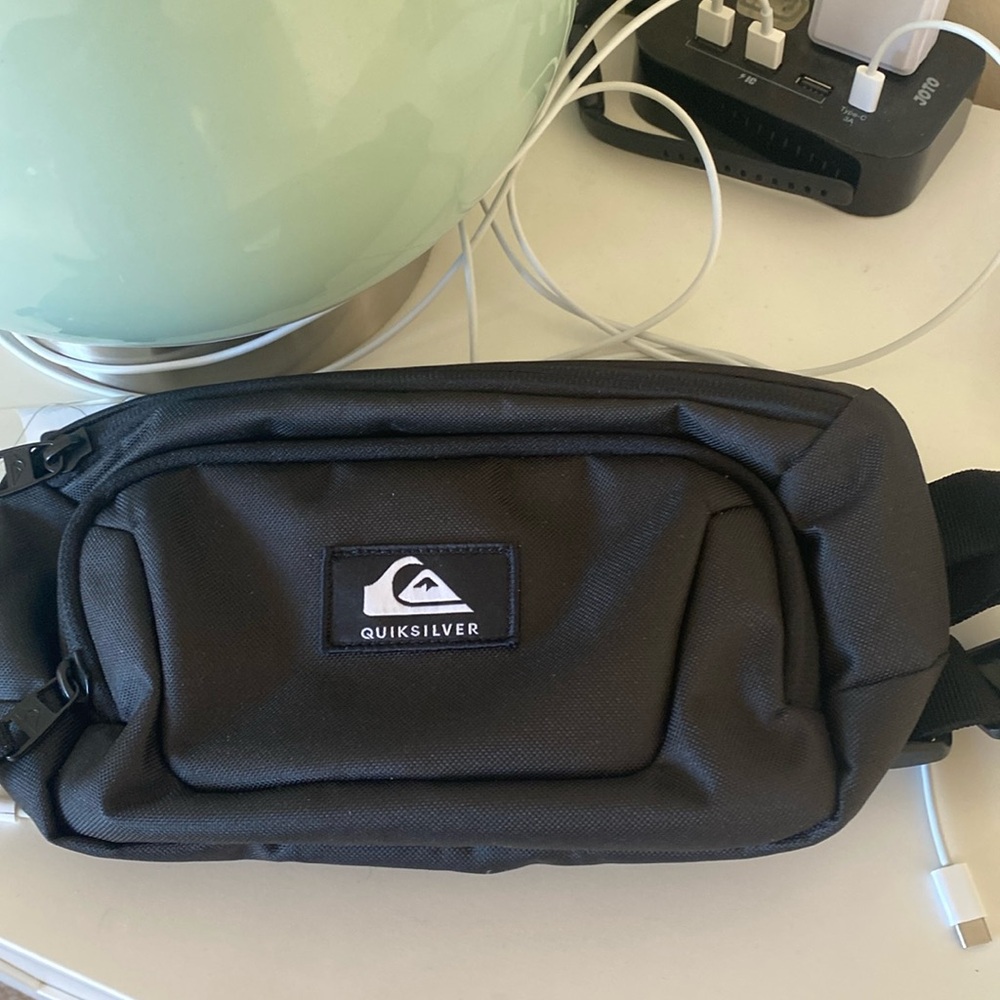 Quicksilver crossbody Fanny pack